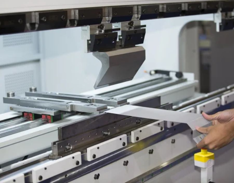 Pliage de pièces acier aluminium et stainless